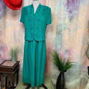 📌karin stevens Beautiful Plus Size Vintage Embroidered Dress